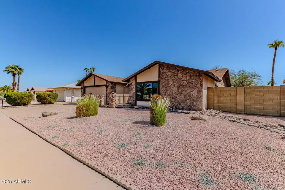 Exterior - 11449 S Iroquois Dr, Phoenix, AZ 85044 photo 2 of 5