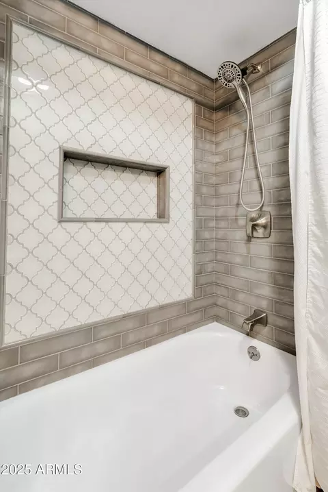 Bath - 3052 E Lupine Ave, Phoenix, AZ 85028 photo 2 of 3