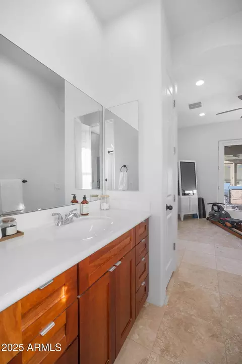 Bath - 10302 S 16th Ave, Phoenix, AZ 85041 photo 3 of 8