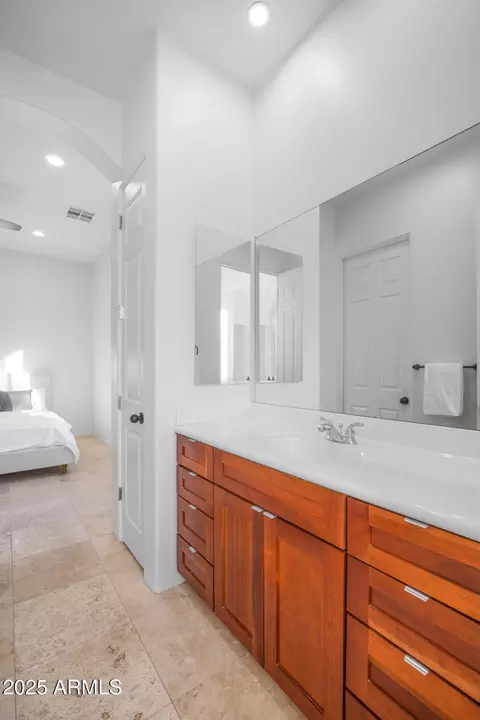 Bath - 10302 S 16th Ave, Phoenix, AZ 85041 photo 2 of 8