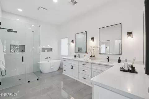 Bath - 6460 E Trailridge Cir #8, Mesa, AZ 85215 photo 1 of 6