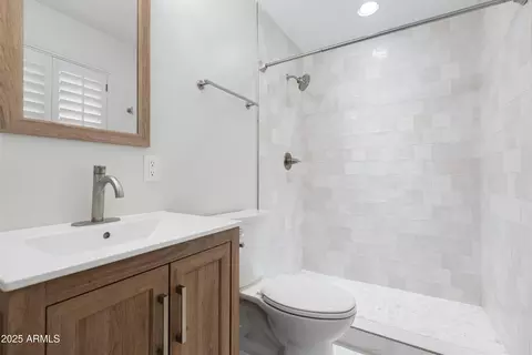 Bath - 4732 E Cypress St, Phoenix, AZ 85008 photo 1 of 2