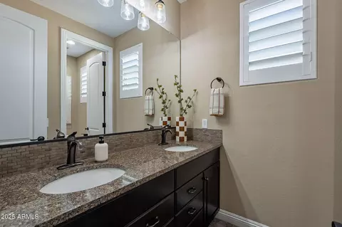 Bath - 1618 W Blaylock Dr, Phoenix, AZ 85085 photo 3 of 8