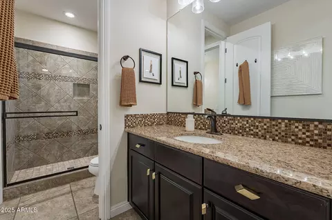 Bath - 1618 W Blaylock Dr, Phoenix, AZ 85085 photo 5 of 8