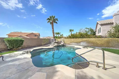 Exterior - 2417 E Rockledge Rd, Phoenix, AZ 85048 photo 2 of 3