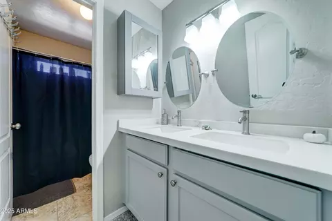 Bath - 2417 E Rockledge Rd, Phoenix, AZ 85048 photo 3 of 5