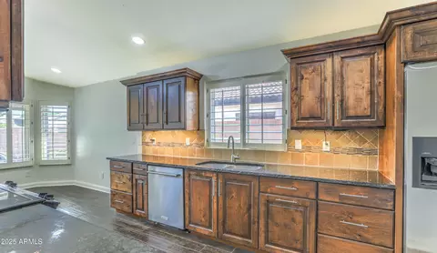 4327 E Wescott Dr, Phoenix, AZ 85050 photo 7