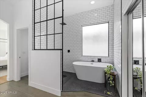 Bath - 2405 W Apache Rain Rd, Phoenix, AZ 85085 photo 4 of 5