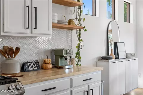 Kitchen - 2405 W Apache Rain Rd, Phoenix, AZ 85085 photo 4 of 4
