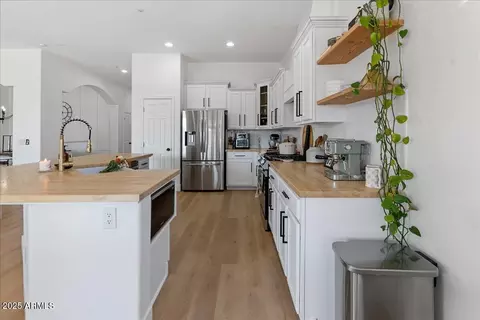 Kitchen - 2405 W Apache Rain Rd, Phoenix, AZ 85085 photo 2 of 4