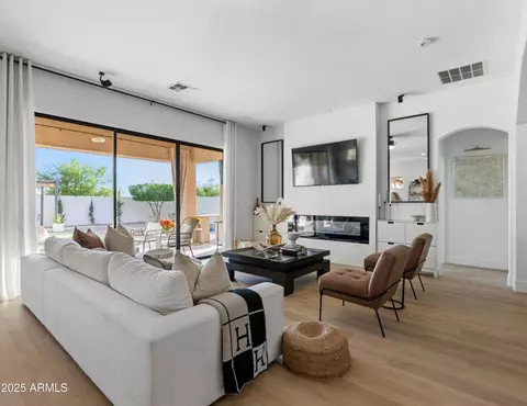 2405 W Apache Rain Rd, Phoenix, AZ 85085