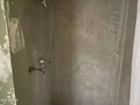 Bath - 3917 E Weldon Ave, Phoenix, AZ 85018 photo 4 of 4