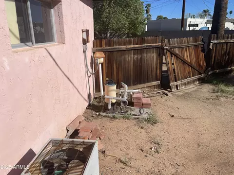 Exterior - 3917 E Weldon Ave, Phoenix, AZ 85018 photo 7 of 8