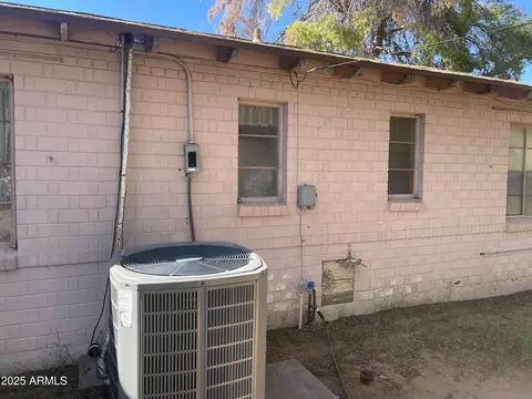 Exterior - 3917 E Weldon Ave, Phoenix, AZ 85018 photo 2 of 8