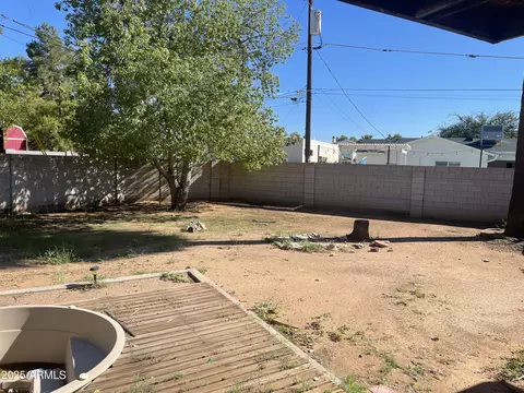 Exterior - 3917 E Weldon Ave, Phoenix, AZ 85018 photo 6 of 8