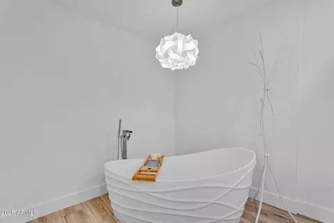 Bath - 3102 E Mariposa St, Phoenix, AZ 85016 photo 5 of 11