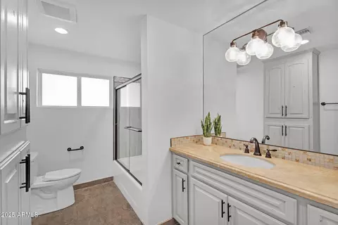 Bath - 3102 E Mariposa St, Phoenix, AZ 85016 photo 6 of 11