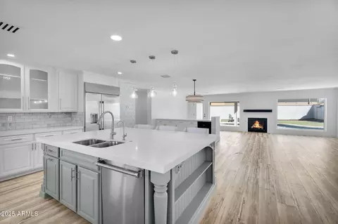 Kitchen - 3102 E Mariposa St, Phoenix, AZ 85016 photo 4 of 5