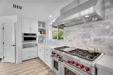 Kitchen - 3102 E Mariposa St, Phoenix, AZ 85016 photo 3 of 5
