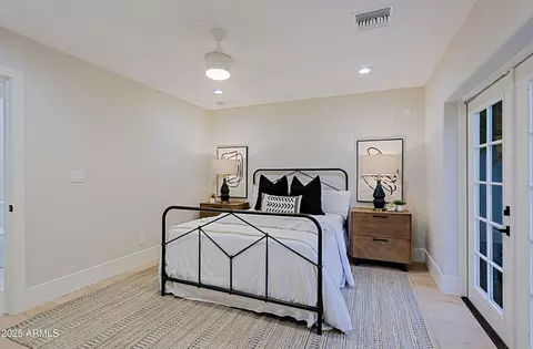 Bedroom - 18 W Kaler Dr, Phoenix, AZ 85021 photo 5 of 8