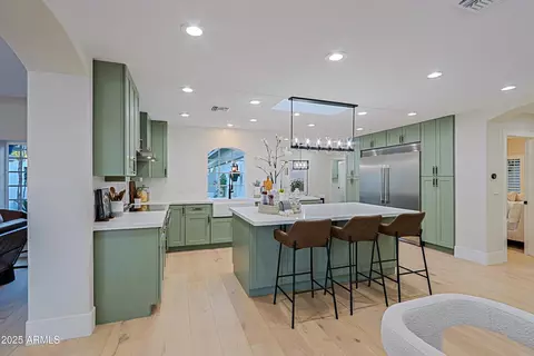 Kitchen - 18 W Kaler Dr, Phoenix, AZ 85021 photo 3 of 10