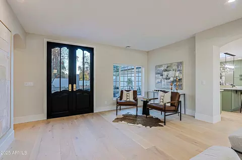 Entry Way - 18 W Kaler Dr, Phoenix, AZ 85021 photo 2 of 2