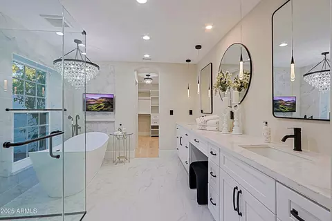 Bath - 18 W Kaler Dr, Phoenix, AZ 85021 photo 9 of 16