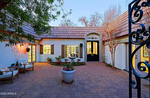 Exterior - 18 W Kaler Dr, Phoenix, AZ 85021 photo 4 of 15