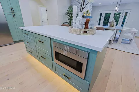 Kitchen - 18 W Kaler Dr, Phoenix, AZ 85021 photo 5 of 10