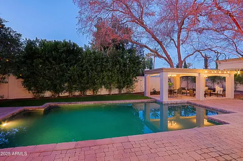 Exterior - 18 W Kaler Dr, Phoenix, AZ 85021 photo 12 of 15