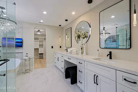 Bath - 18 W Kaler Dr, Phoenix, AZ 85021 photo 7 of 16