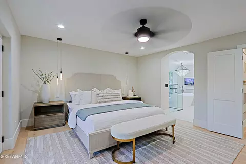 Bedroom - 18 W Kaler Dr, Phoenix, AZ 85021 photo 2 of 8