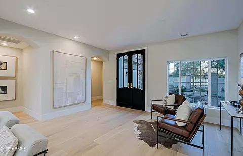 Entry Way - 18 W Kaler Dr, Phoenix, AZ 85021 photo 1 of 2
