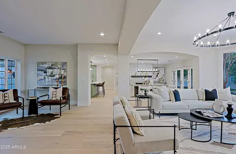 Living - 18 W Kaler Dr, Phoenix, AZ 85021 photo 4 of 6