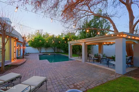 Exterior - 18 W Kaler Dr, Phoenix, AZ 85021 photo 14 of 15