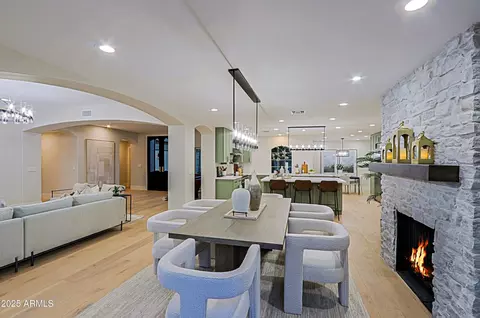 Dining - 18 W Kaler Dr, Phoenix, AZ 85021 photo 3 of 4