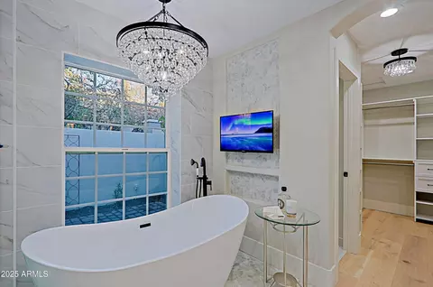 Bath - 18 W Kaler Dr, Phoenix, AZ 85021 photo 8 of 16