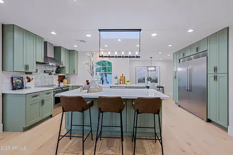 Kitchen - 18 W Kaler Dr, Phoenix, AZ 85021 photo 2 of 10