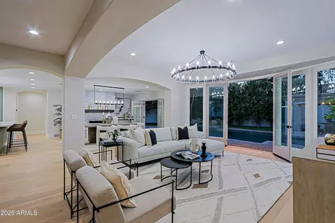 Living - 18 W Kaler Dr, Phoenix, AZ 85021 photo 6 of 6