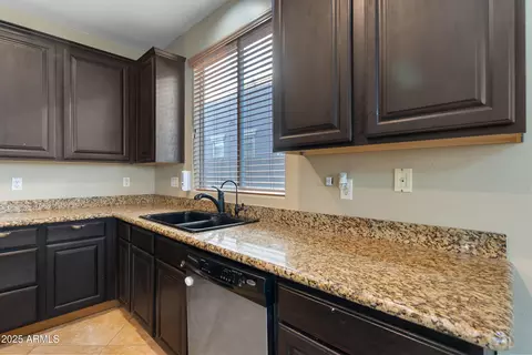 Kitchen - 3073 S Passion Dr, Gilbert, AZ 85295 photo 4 of 5