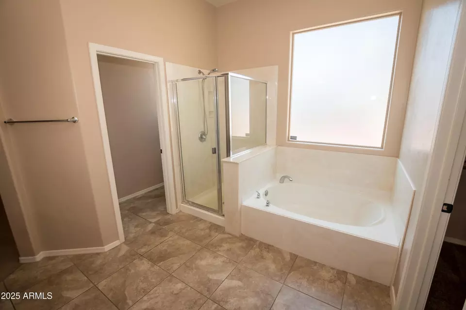 Bath - 1804 Prairie Grass Dr, Sierra Vista, AZ 85635 photo 2 of 4