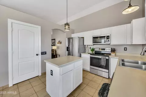 Kitchen - 4745 E Silverwood Dr, Phoenix, AZ 85048 photo 6 of 6