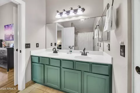 Bath - 4745 E Silverwood Dr, Phoenix, AZ 85048 photo 2 of 4