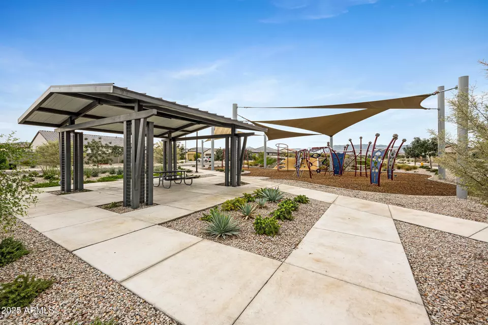 View/Area - 2532 W Hidalgo Ave, Phoenix, AZ 85041 photo 4 of 5
