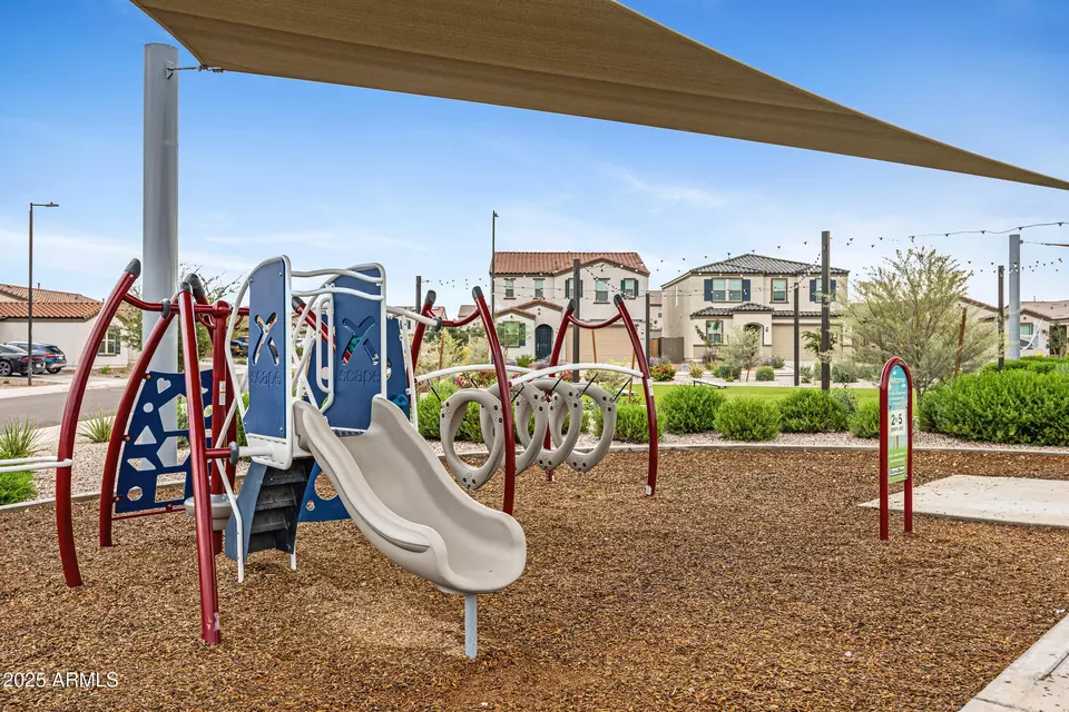 View/Area - 2532 W Hidalgo Ave, Phoenix, AZ 85041 photo 3 of 5