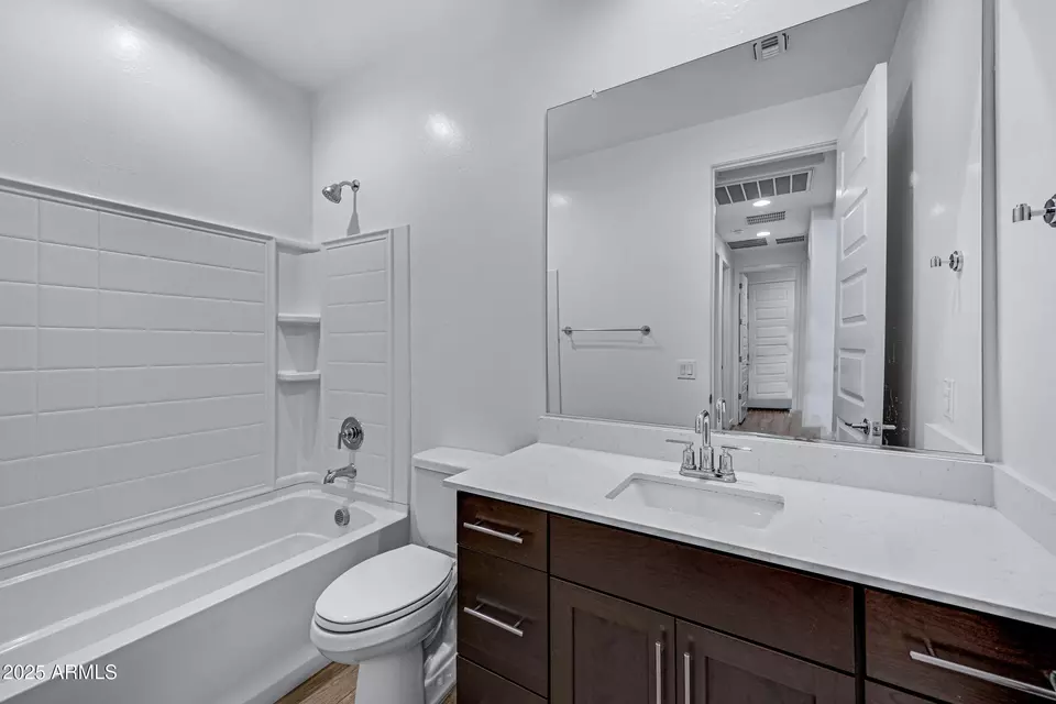 Bath - 2532 W Hidalgo Ave, Phoenix, AZ 85041 photo 1 of 3