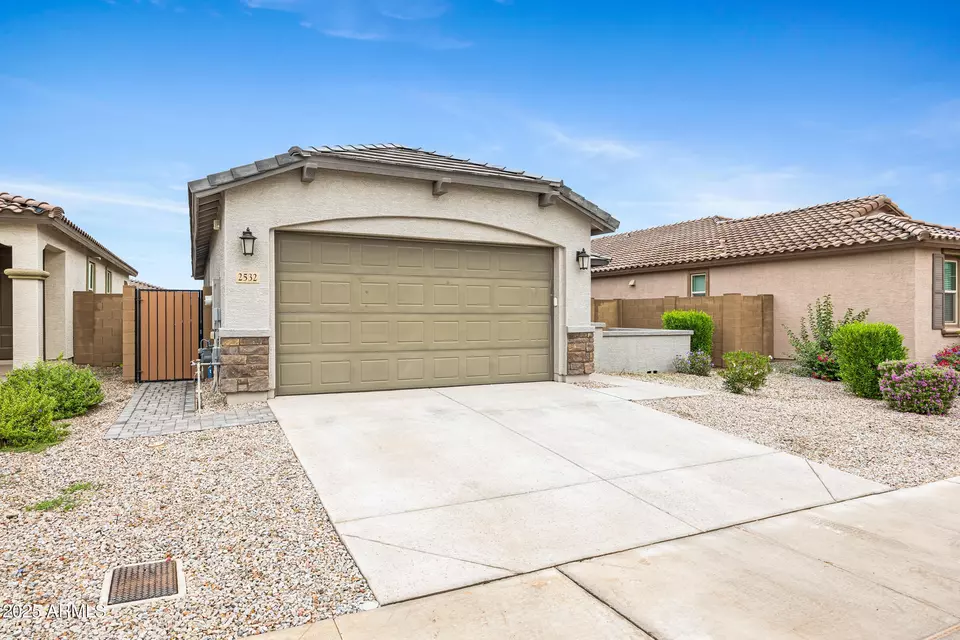 Exterior - 2532 W Hidalgo Ave, Phoenix, AZ 85041 photo 2 of 7
