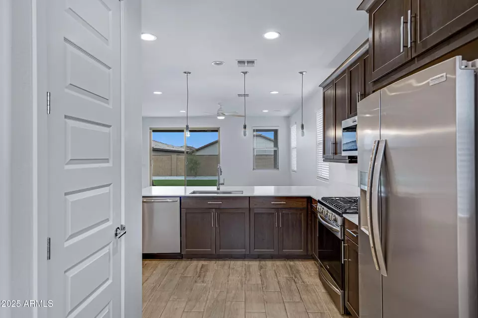 Kitchen - 2532 W Hidalgo Ave, Phoenix, AZ 85041 photo 4 of 6