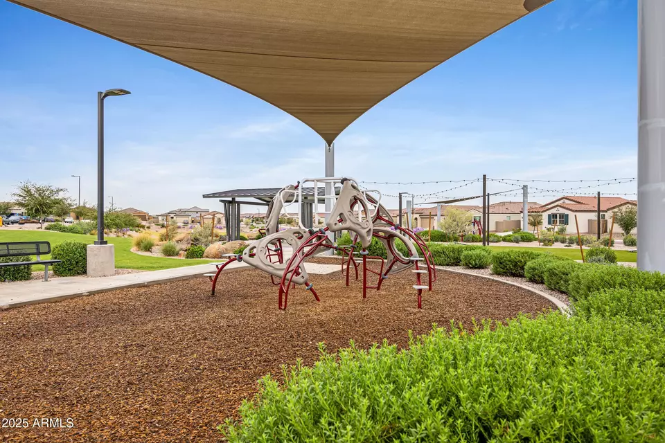 View/Area - 2532 W Hidalgo Ave, Phoenix, AZ 85041 photo 2 of 5