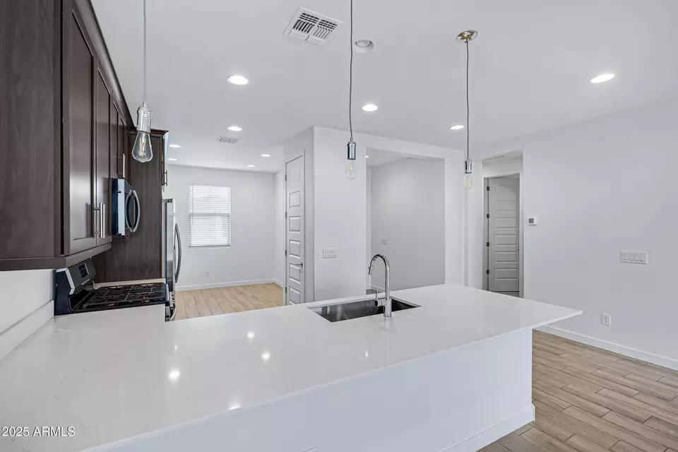 Entry Way - 2532 W Hidalgo Ave, Phoenix, AZ 85041 photo 4 of 5